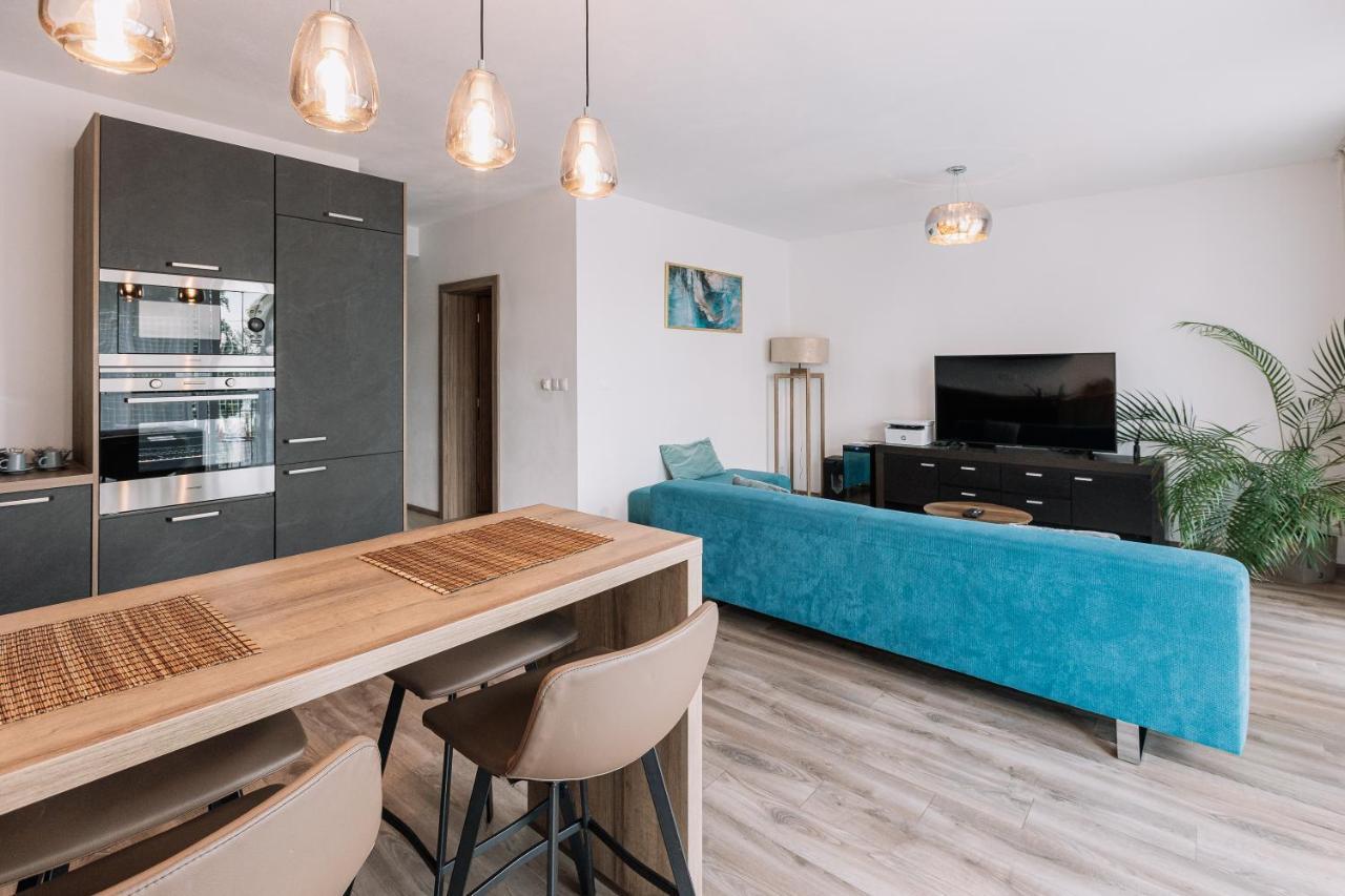 Revon Business Apartment Senec Luaran gambar