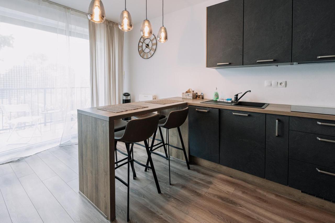 Revon Business Apartment Senec Luaran gambar